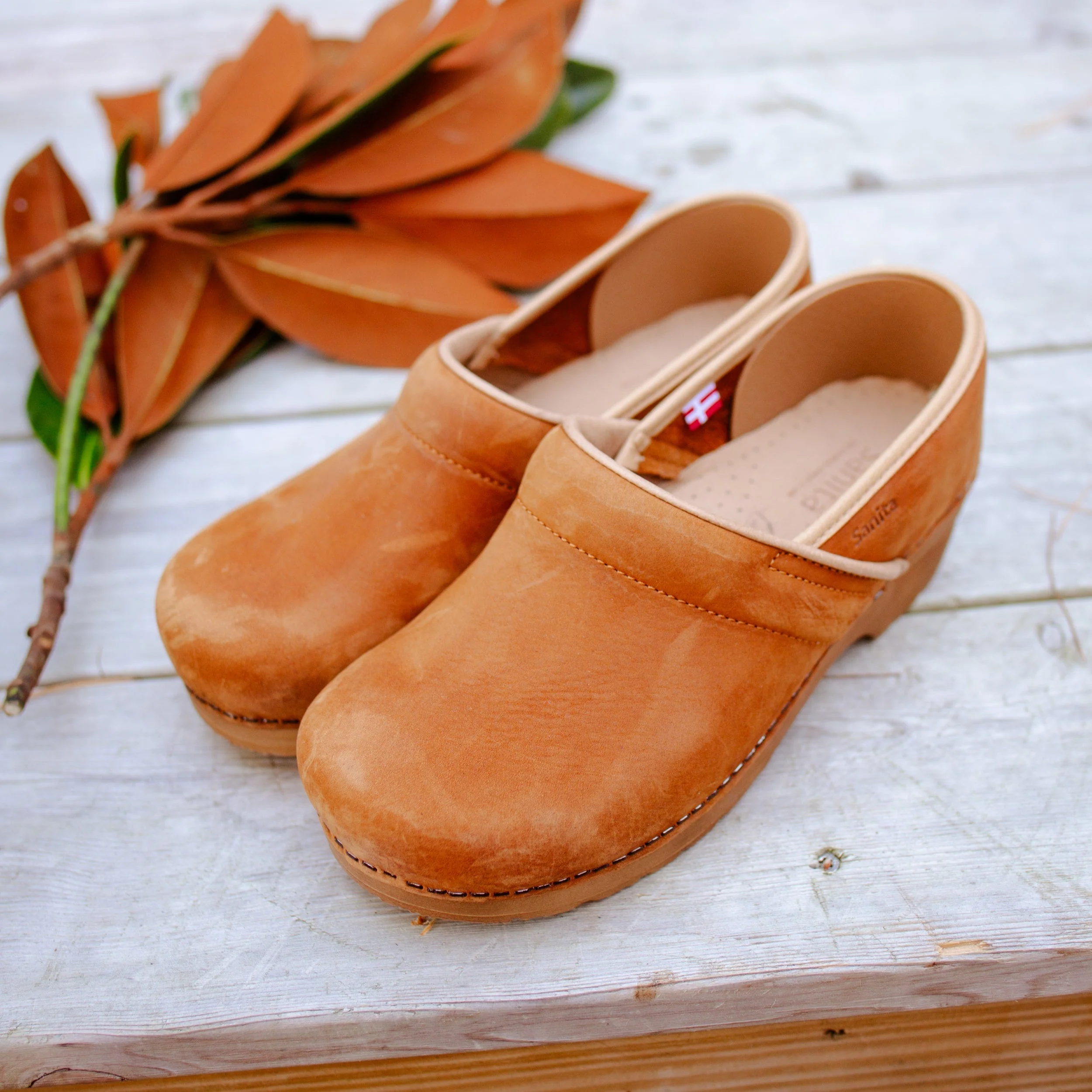 Pro. Oiled Leather Women's Clog in Cognac - Image 5